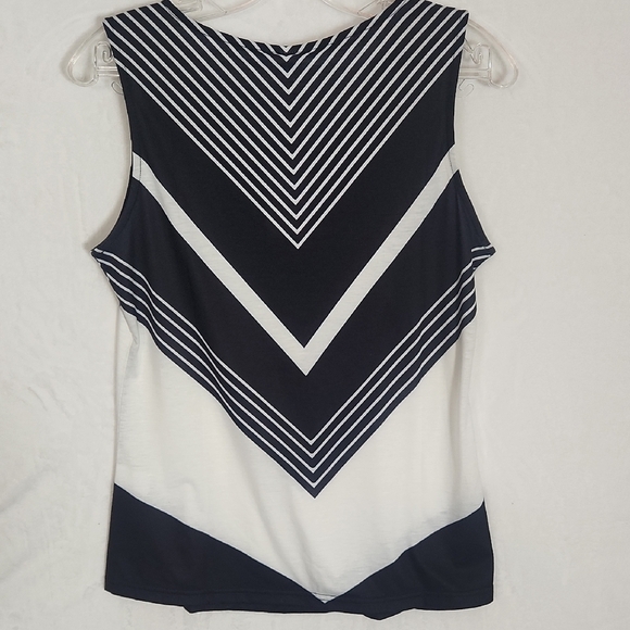 Blue and White Scoop Neck Sleeveless Tank Top - NWT - Picture 5 of 9